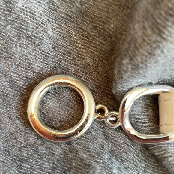 White & silver tone bracelet. Toggle clasp. Great 4 summer! Discount in listing! - Picture 5 of 10